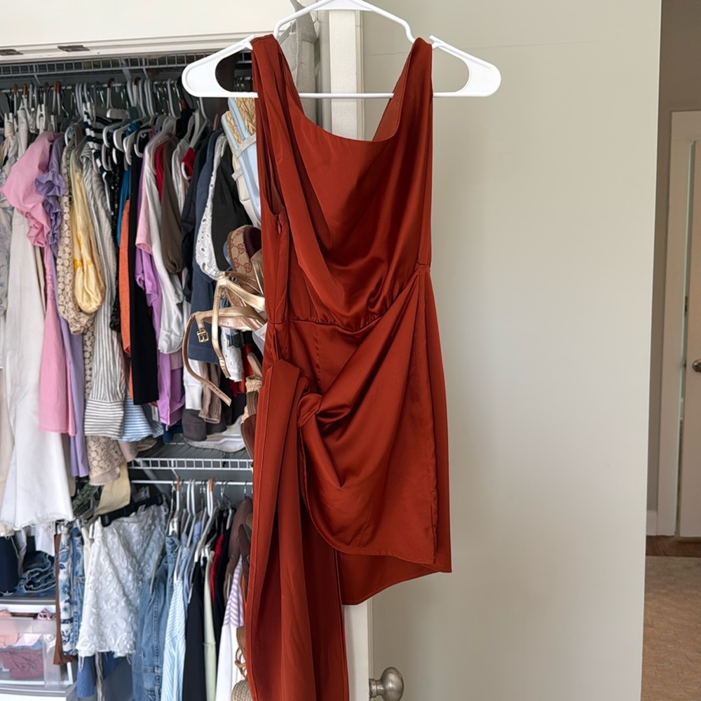 Runaway dress! Worn once in great condition!